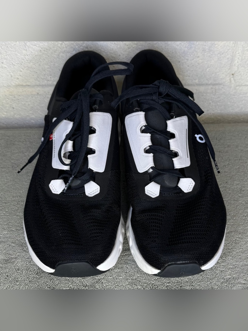 On Cloudstratus 3 running sneakers Black/Frost Size women 11/men 9.5